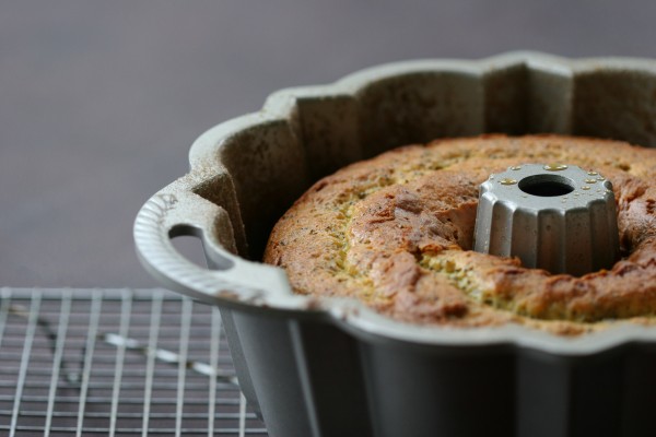 poppy seed cake - cooling